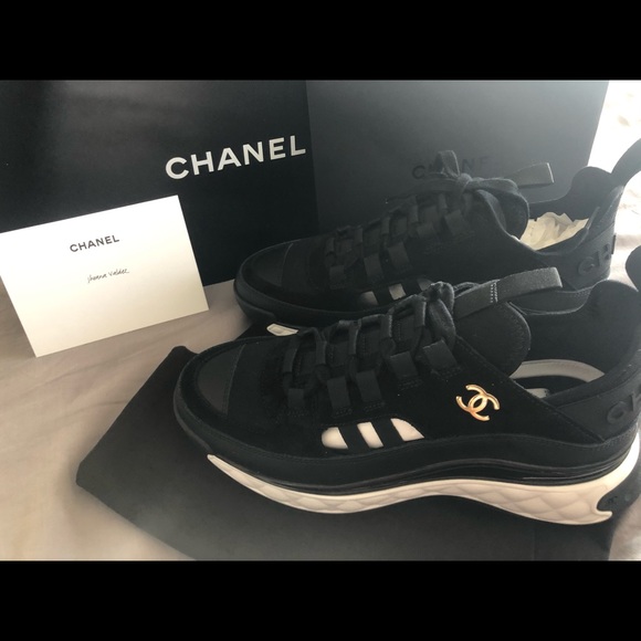 (SOLD TO A LOVELY LADY) BRAND NEW CHANEL 2020 SNEAKERS - Picture 2 of 3